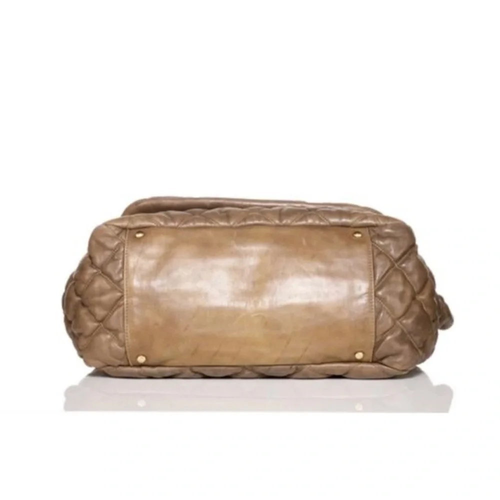 Auth Chanel Diamond Quilt Lambskin Leather Bag - Picture 5 of 9